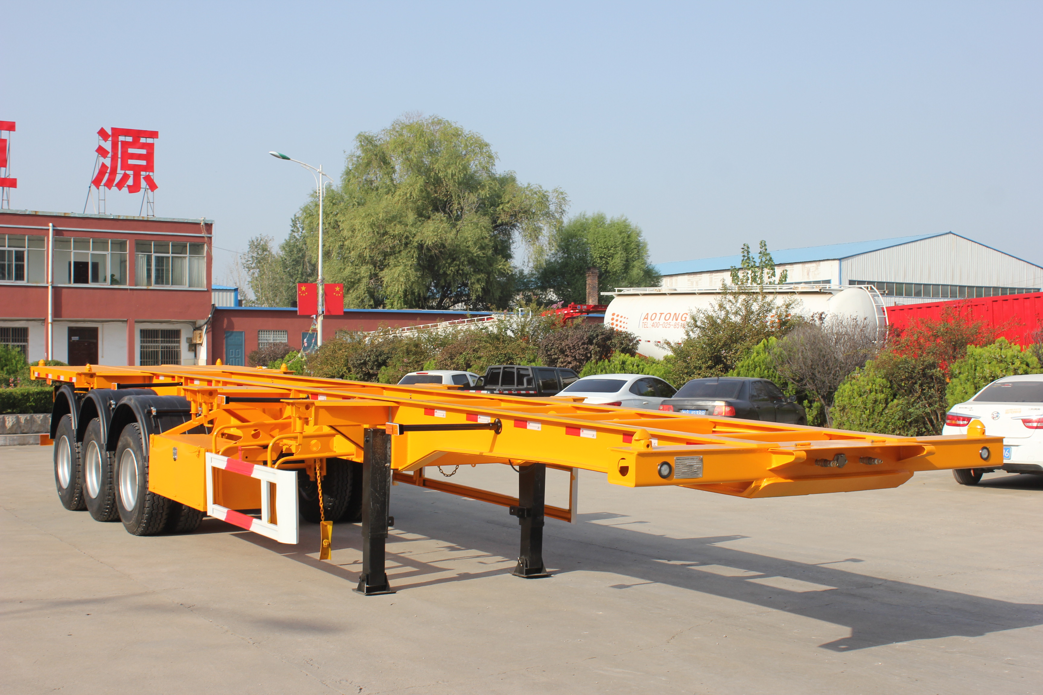 Light Tare Weight 2/3 Axles 20-40-45ft Air Suspension Container Chassis Semi-Trailer