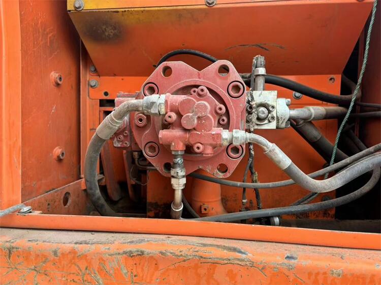 Korea Made Doosan DX225 Crawler Excavator with 1.05m3 Bucket Capacity and 115KW Power