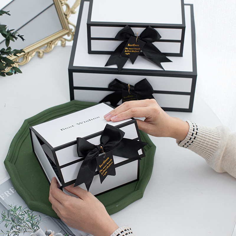 Self Foldable White Black Gift Packaging Box For Necklace Accessories