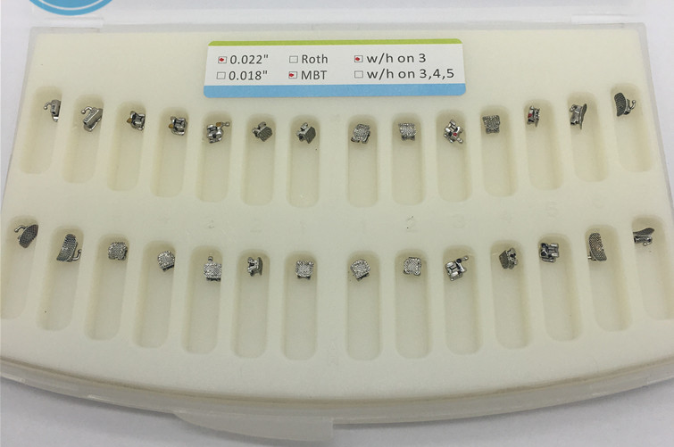 Torque Designed Metal Dental Braces With Double Wings Constructure Smooth Surface