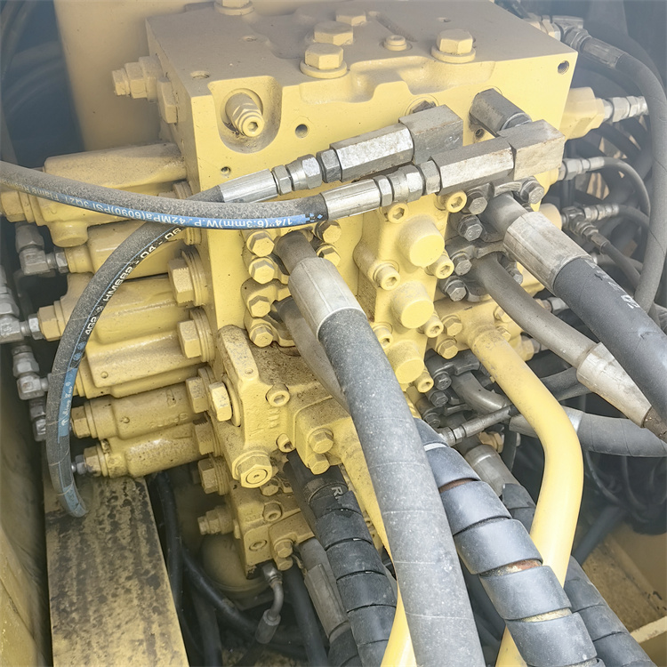 22 Ton Used Komatsu PC220-7 Crawler Excavator with Original Hydraulic Cylinder in Japan