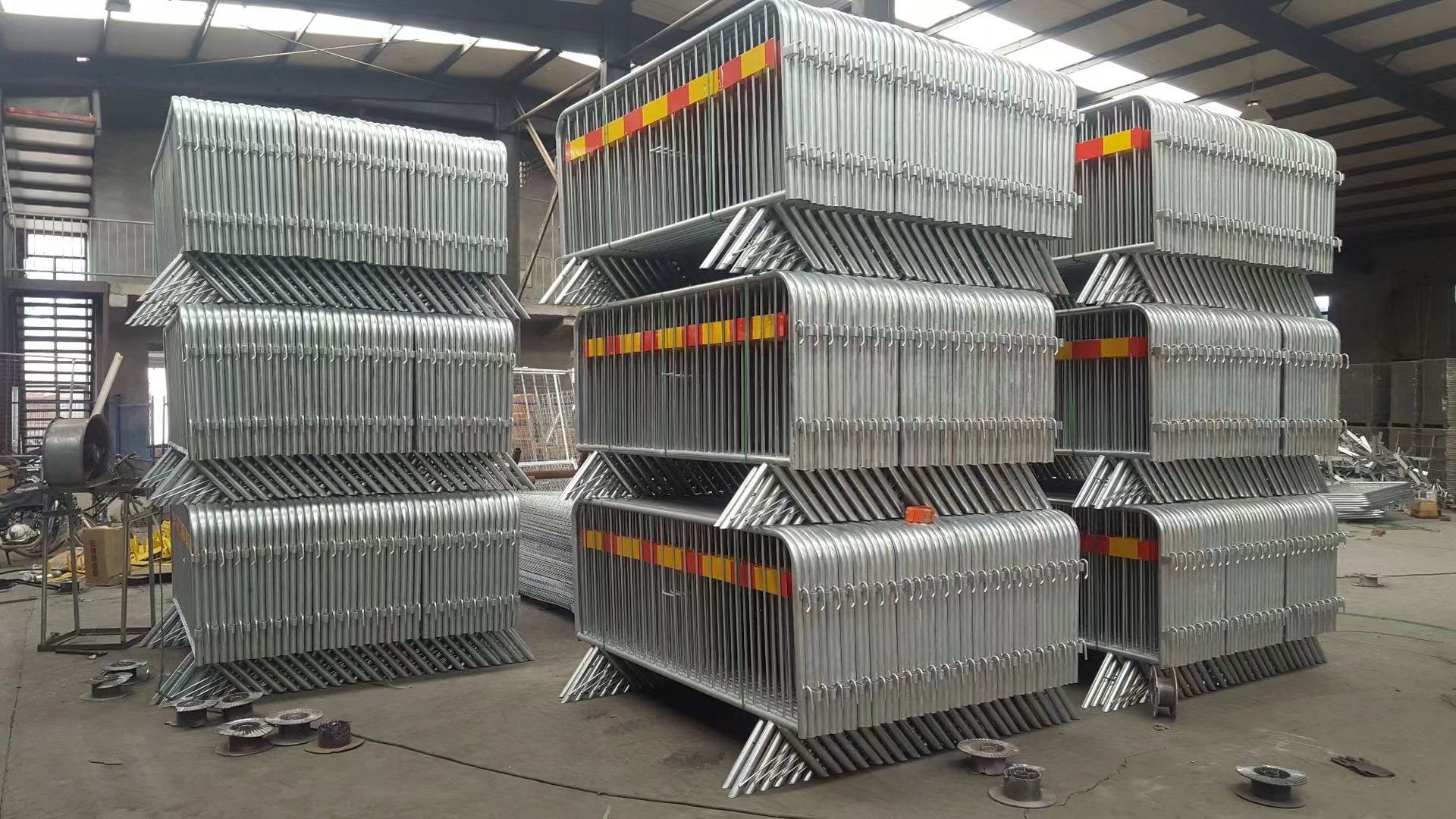 Hot Dipped Galvanized Removable Safety Barriers 2.1M Construction Crowd Control Fence