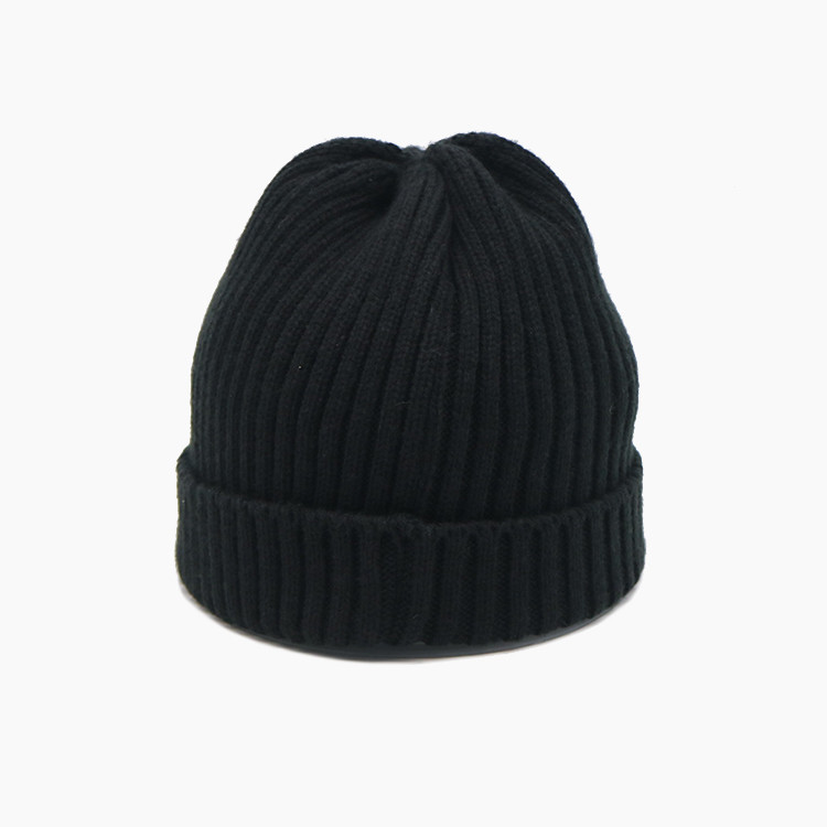 Customized 100% Acrylic knitted beanies hats custom own logo knitted winter beanie caps with mental plate