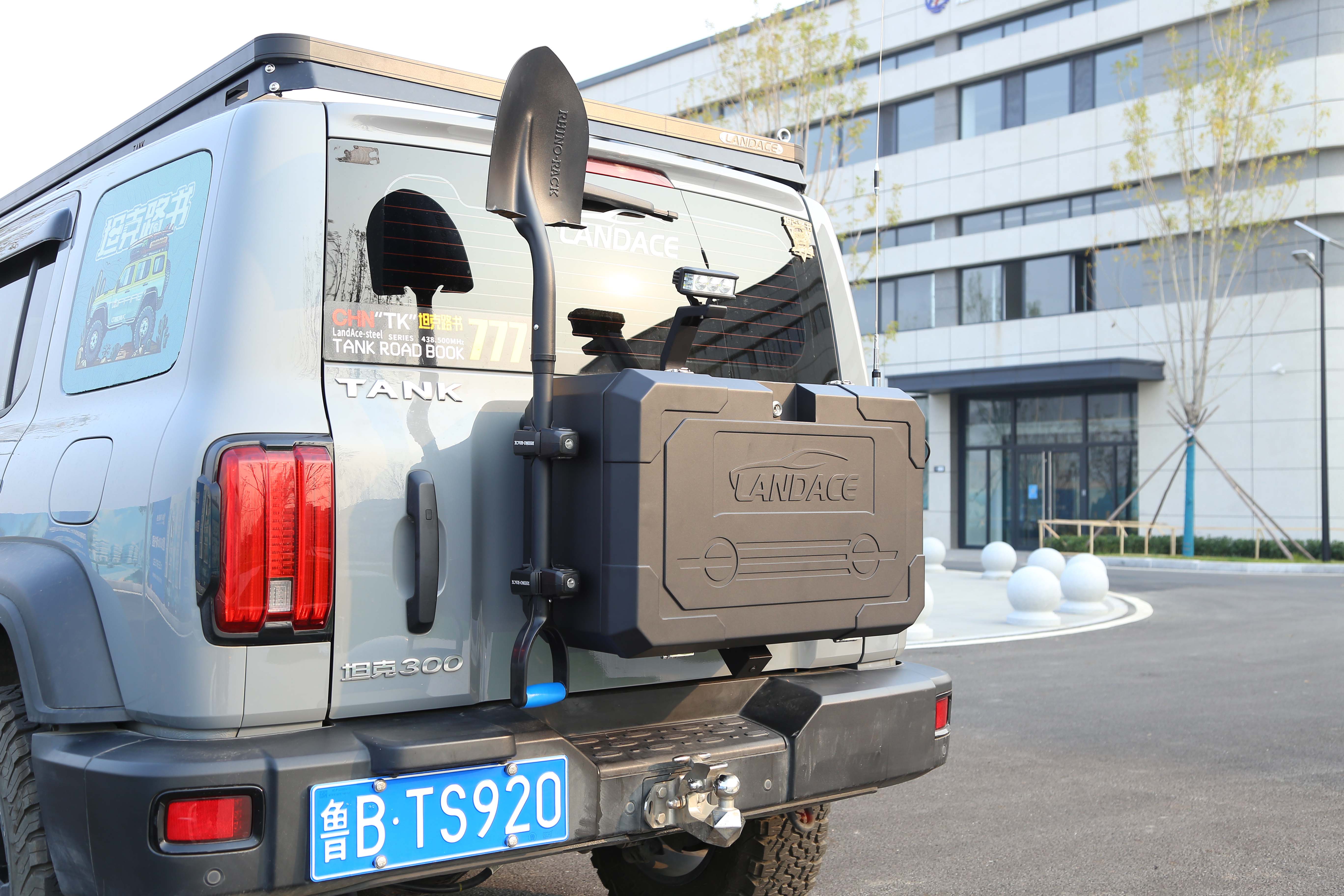 Off Road Aluminium Jeep Tailgate Outside Storage Box For Tank 300 BJ40 with Back Mount
