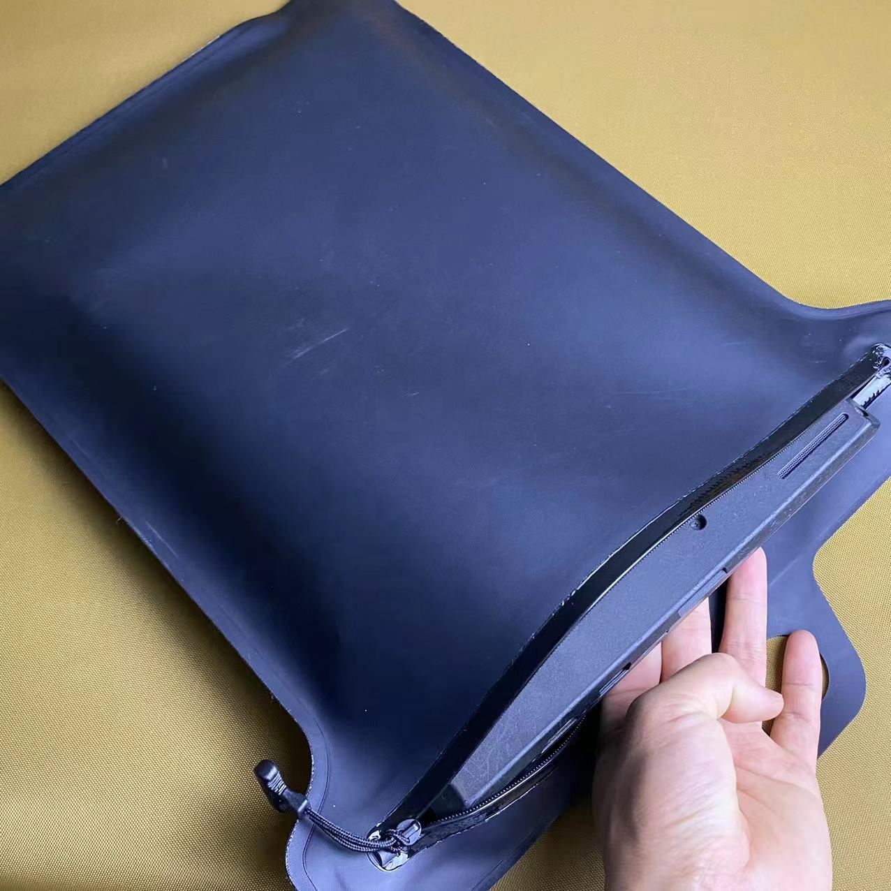 TPU Waterproof Document Bag Laptop Bag Waterproof 14 15" Custom Business Waterproof Laptop Bags Supplier
