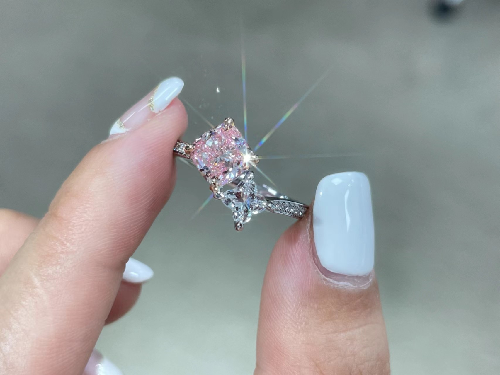 Cushion Brilliant Cut VS Clarity Laboratory Created Fancy Pink Diamond With 18k White Gold Set Fashionable Ring