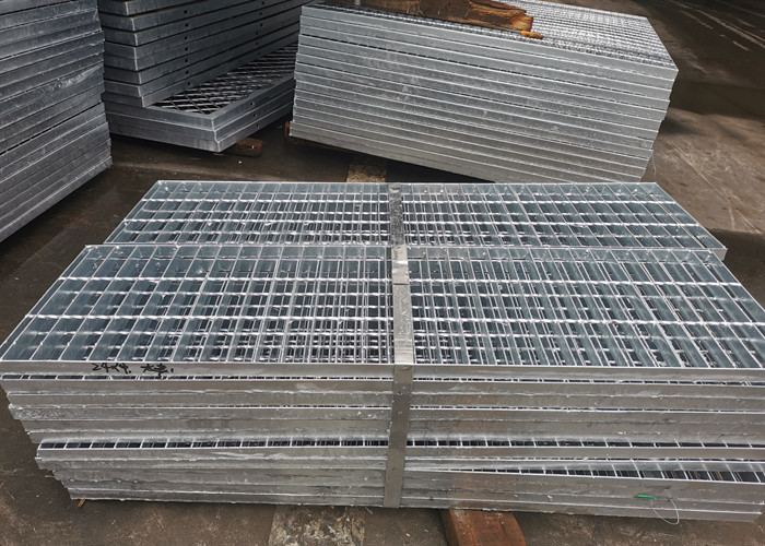 Outdoor Round Cover Galvanized Drainage Grates S304 Pressure Locked