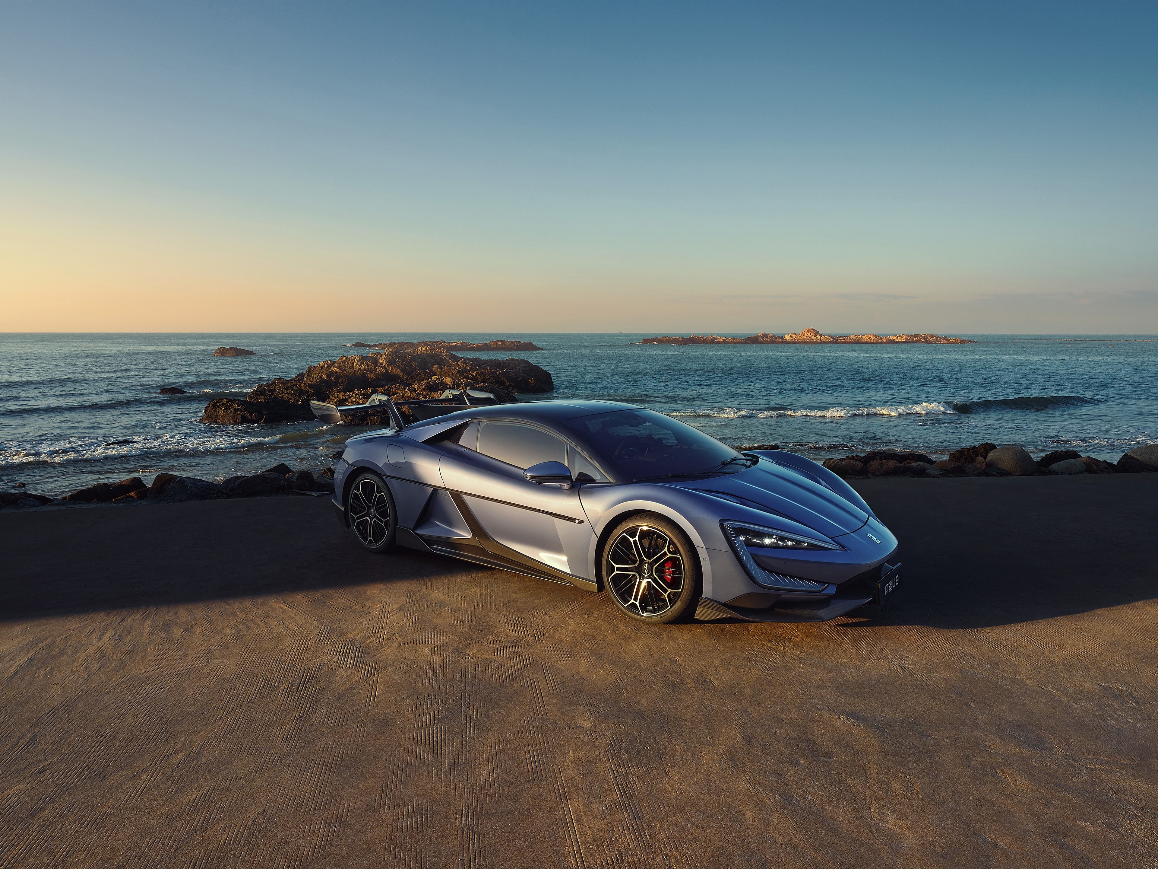 Byd Yangwang U9 2024 Standard Luxury Awd Four Motors Sports Car Pure Electric 1306 HP High Speed Sports New Car Price