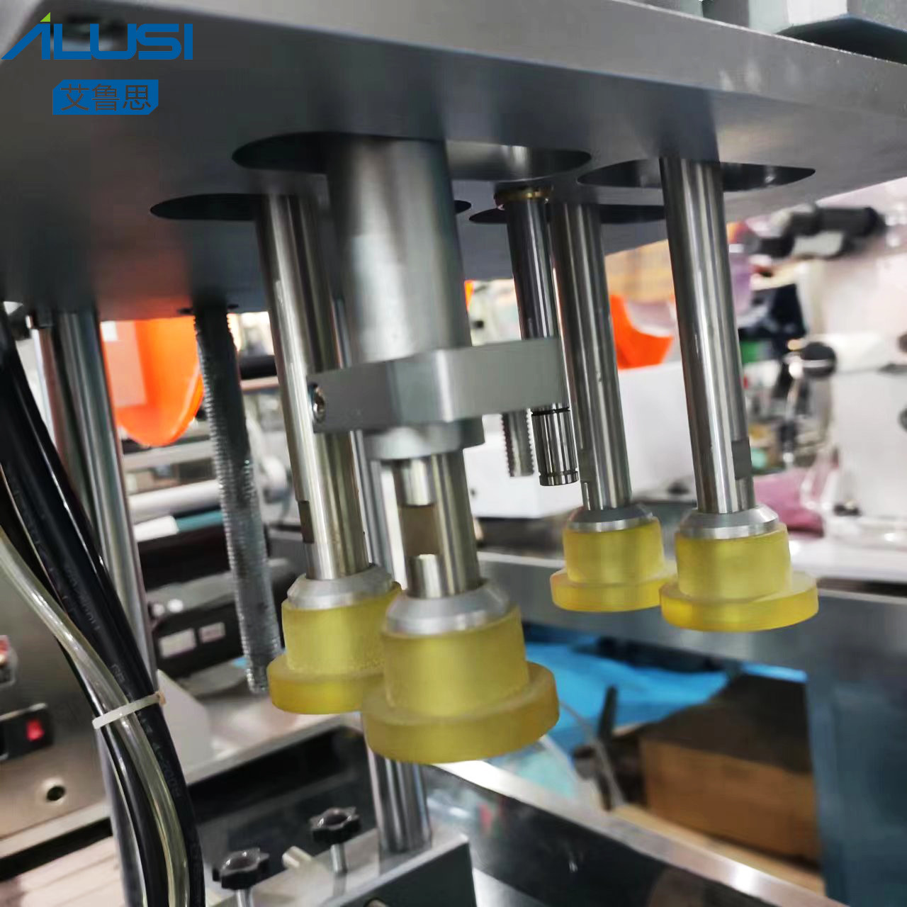 SUS304 Pneumatic Tabletop Bottle Capping Machine Desktop Bottle Screw Capper