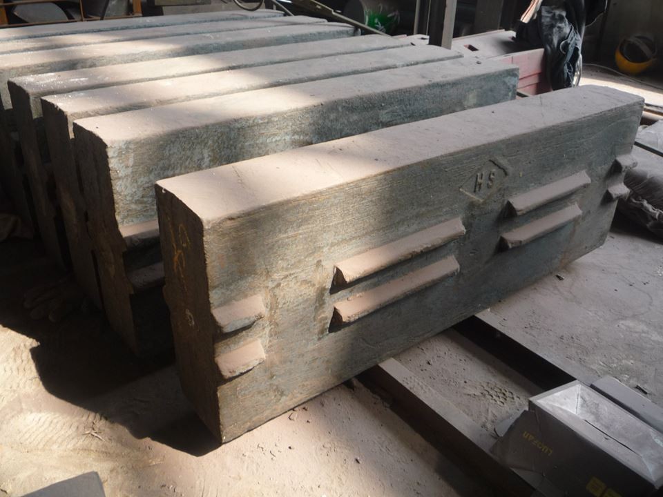 SBM PFW1214 blow bars high chrome impact crusher blow bar casting blow bar