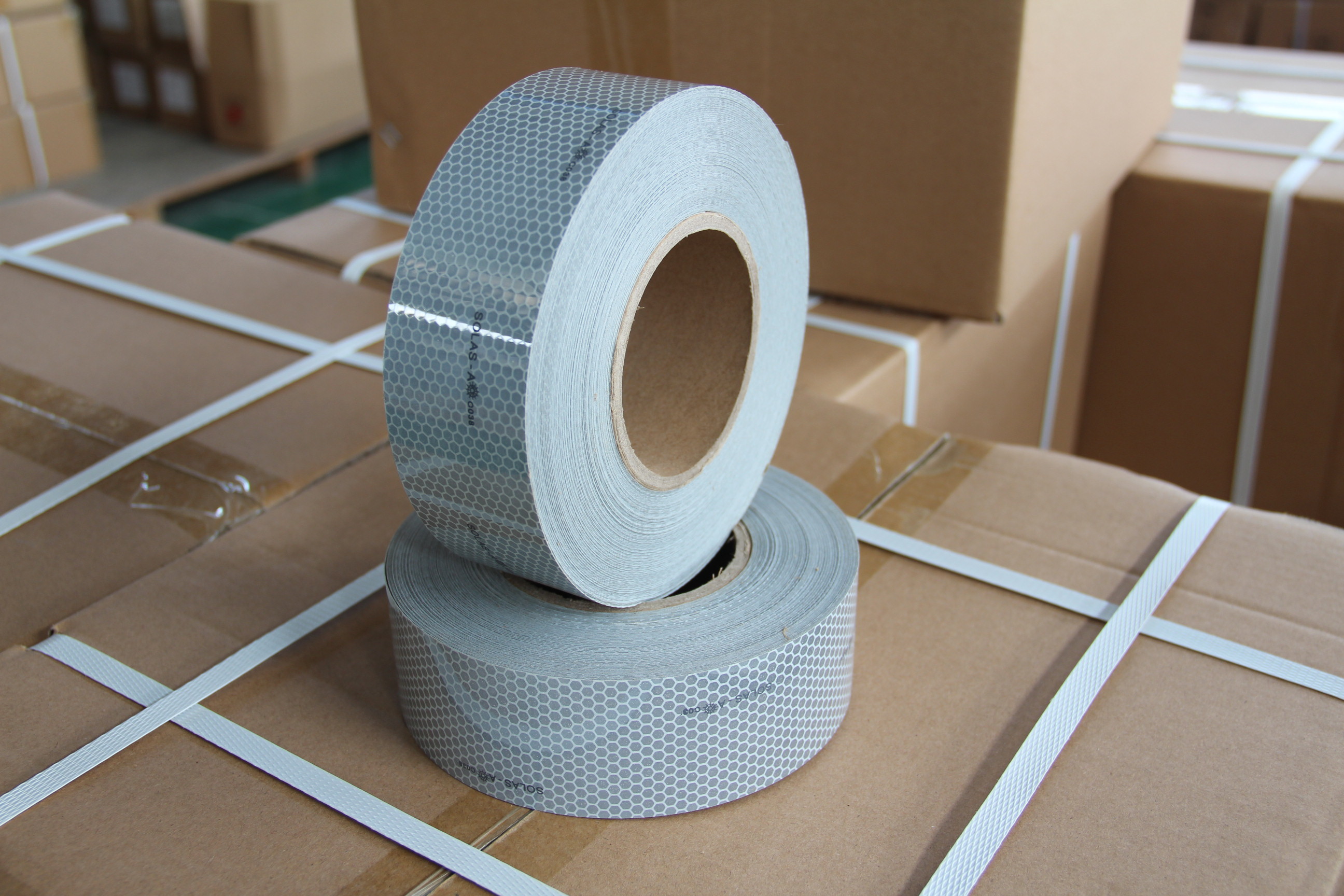 50mm*45.72m Temperature Range-40°F To 176°F Durable 3-5 Years Reflects in Dark Usage