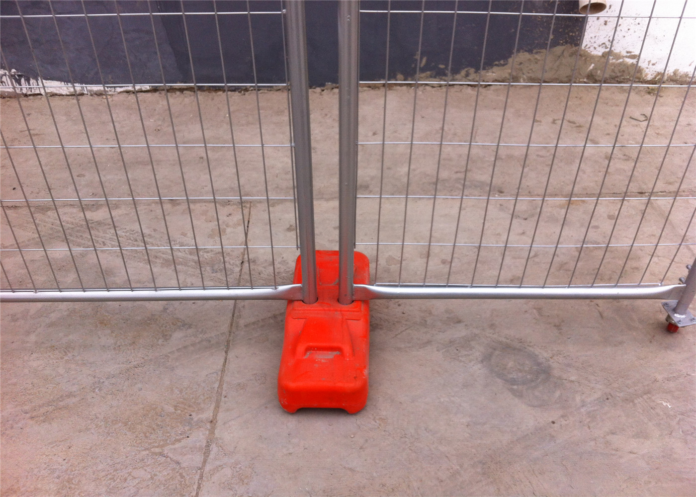 2100mmx2400mm galvanized 42 microns zinc coated temp fence panels OD32mm x 1.8mm or 2.00mm thick mesh 60mm*150mm*4mm dia