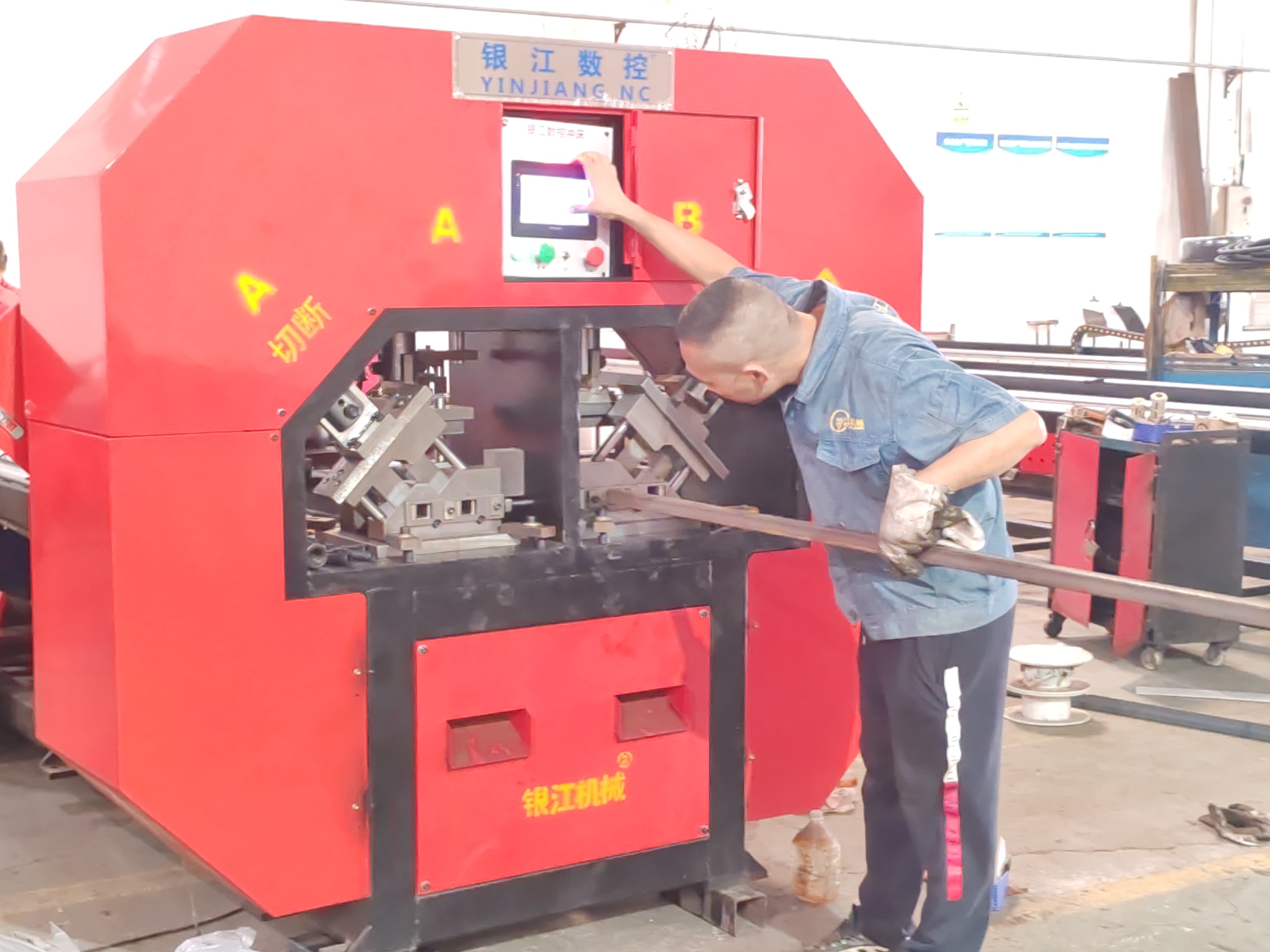Precision 6m Blue Electric Steel Guardrail Processing Equipment For 5mm Punching And Cutting Machine