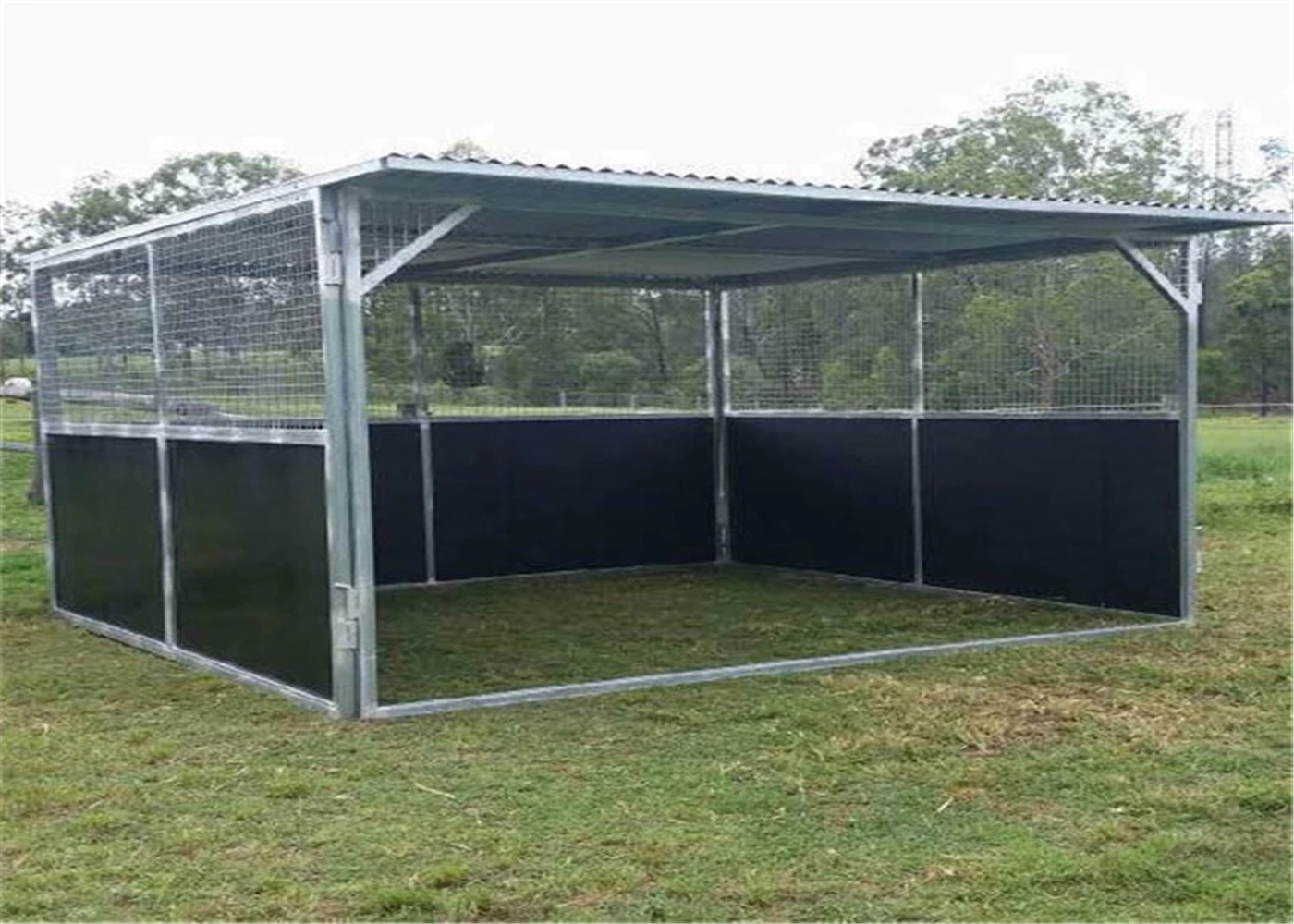 temporary horse stable with roofing 2200mm x 3600mm