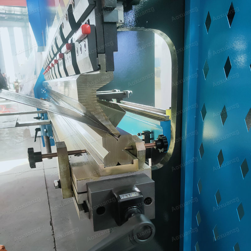 Improved Bending Precision NC Controller E22 Torsion Bar Press Brake For Stainless Steel