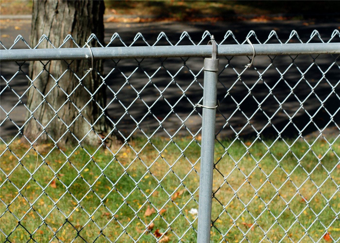 Diamond security mesh for football field chain link fences/wire fencing wire mesh fence