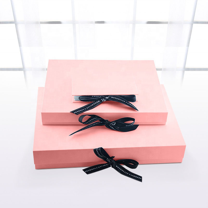 800g 1200g 1500g Cardboard Foldable Packaging Box With Ribbons