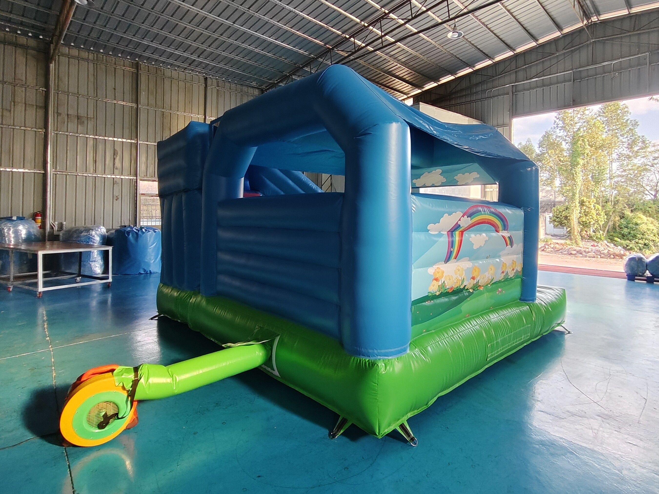 PVC Tarpaulin Inflatable Bounce House With Slide Blue Sky Inflatable Combo For Outdoor Indoor Kids