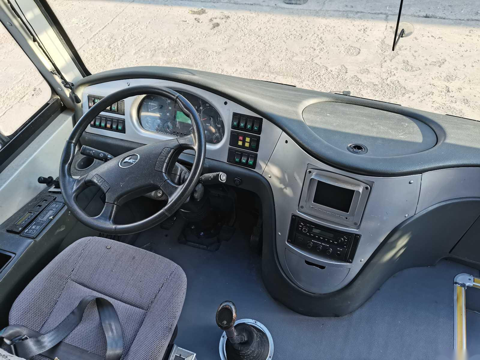 Used Coach Bus XMQ6771 30 Seats Cummins Rear Engine 132kw Left Steering Used Kinglong Bus