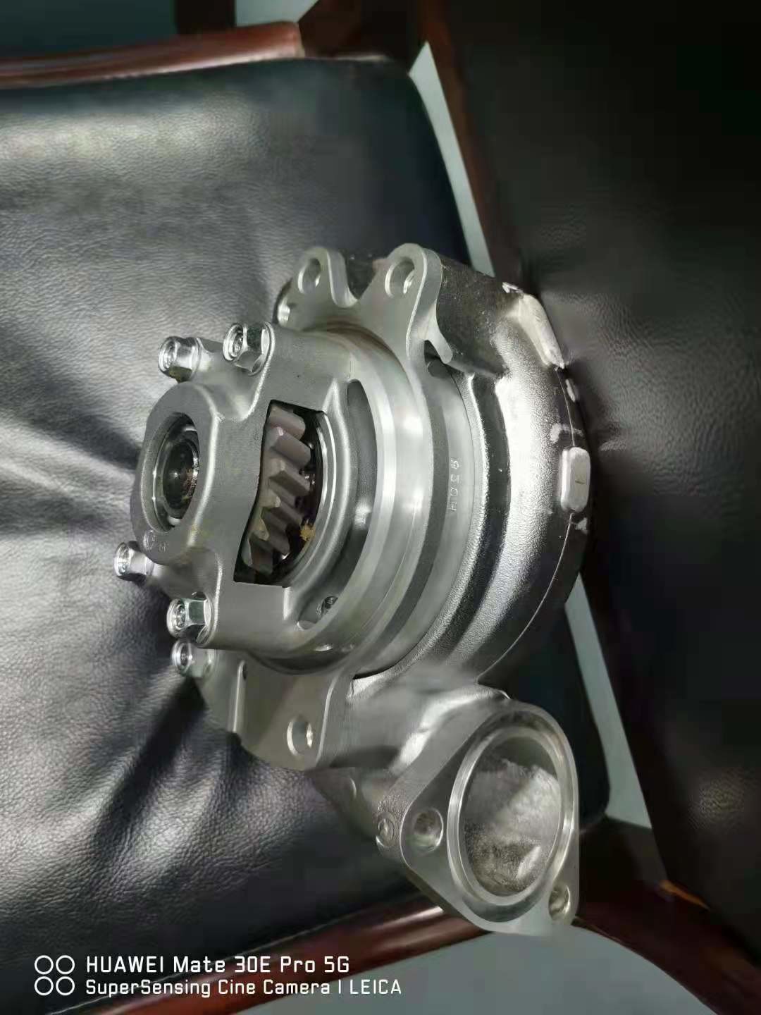 6wg1 Water Pump Isuzu Excavator Engine Parts 1136501125 1-13650057-0 Zax450 Zx650