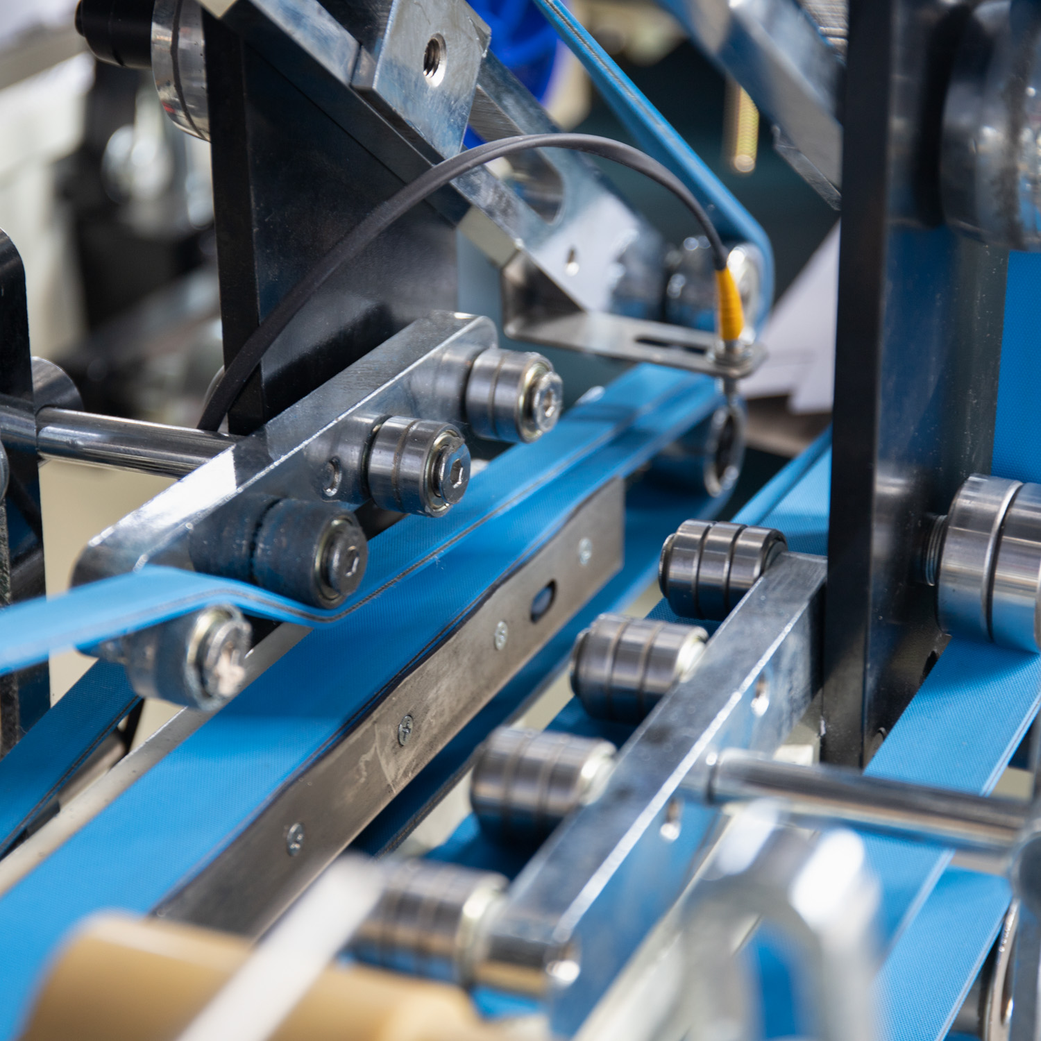 Max. Unwinding Diameter 340mm Automatic Box Forming Folder Gluer for Cardboard Boxes