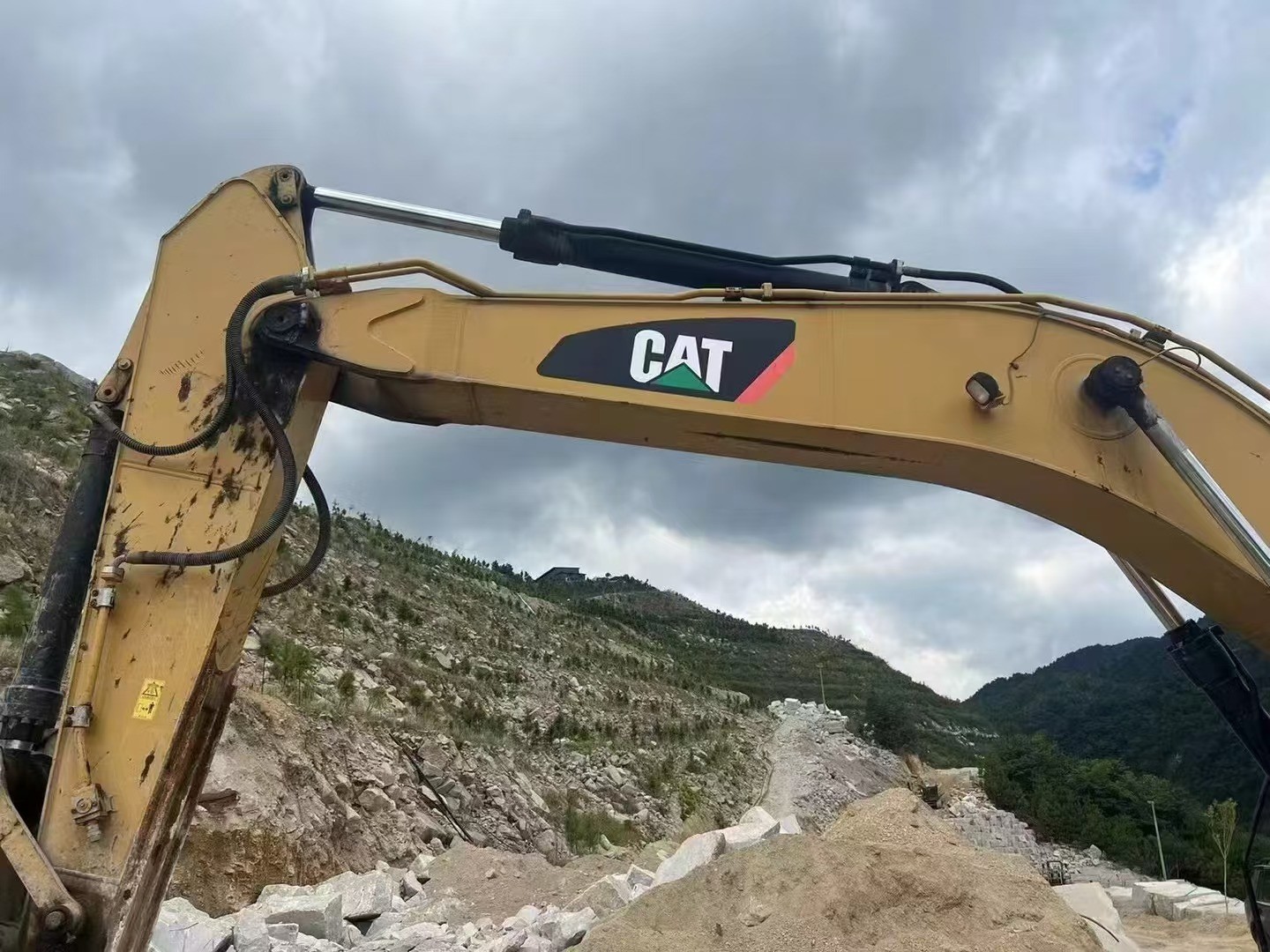 Cat 345E Excavator Is Efficient And Durable