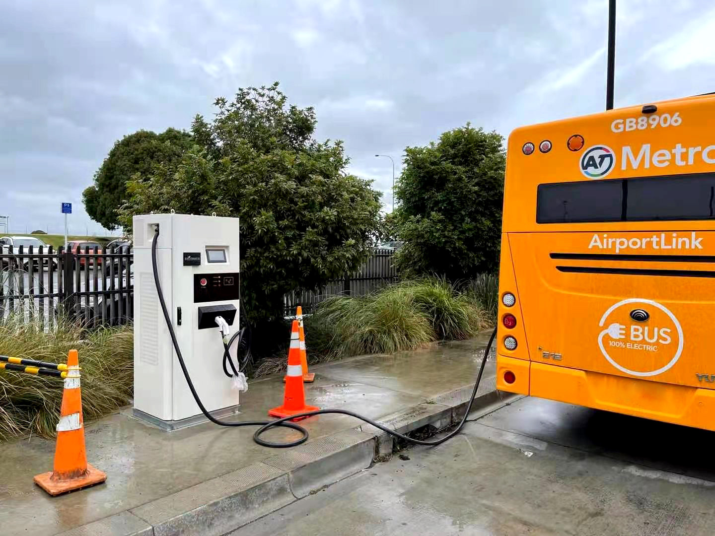 liquid cooled Ultra Fast DC Charger for electric vehicle charging 500A output