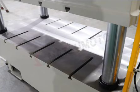 Three Beam 200 Ton Hydraulic Press Four Column Press Machine High Precision