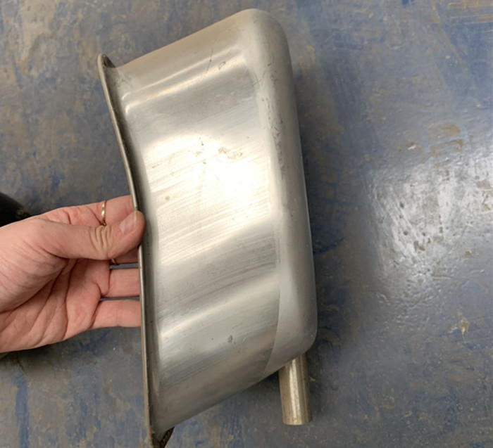 Metal Hog Raising Equipment Pig Water Bowl With Nipple Drinker 26.9*15.8*12.7 Cm