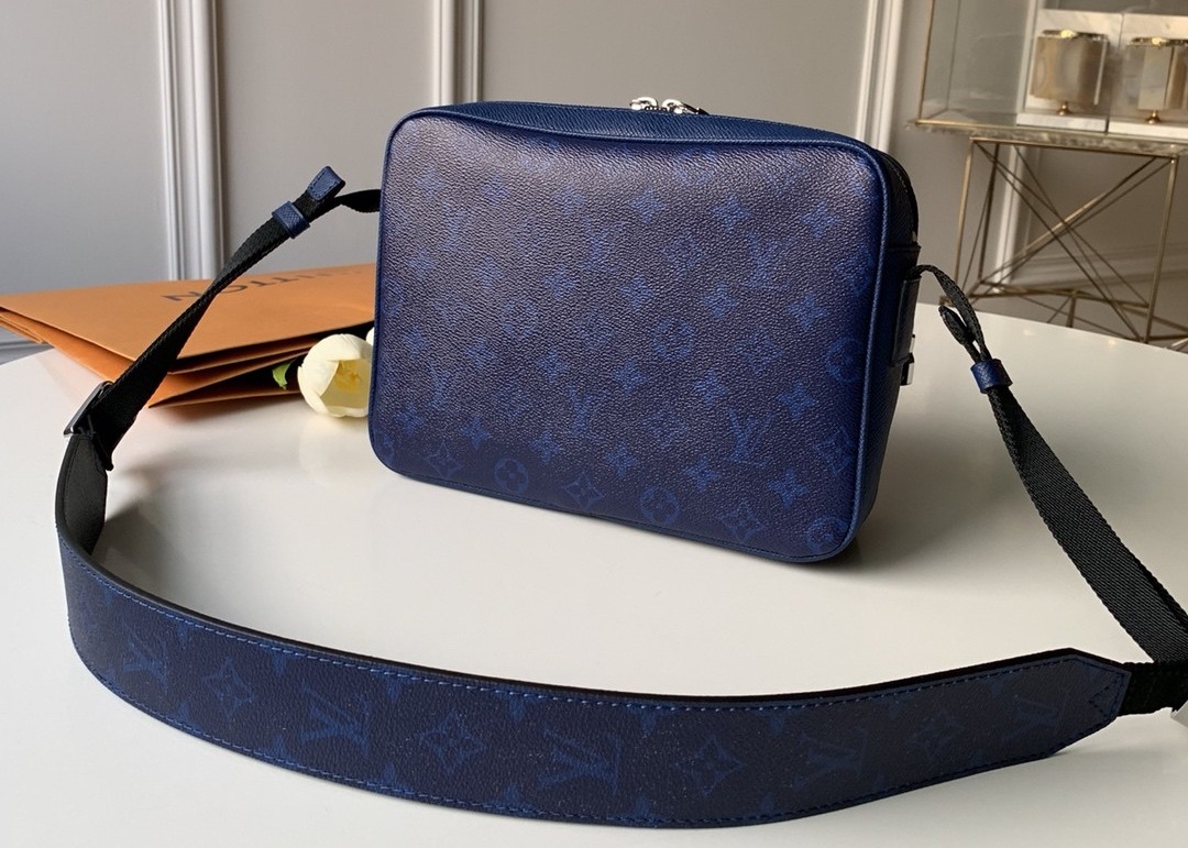Black Square Taiga Leather Message Luxury Cross Body Bag Single Shoulder