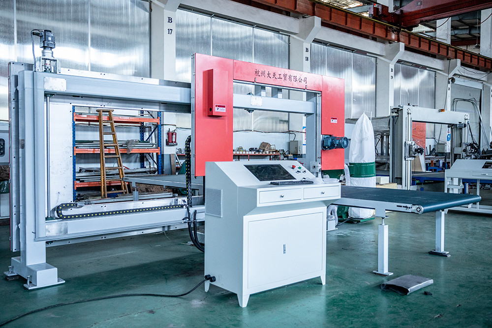 0.5mm Precision PU Foam Cutting Machine With Vertical Blade