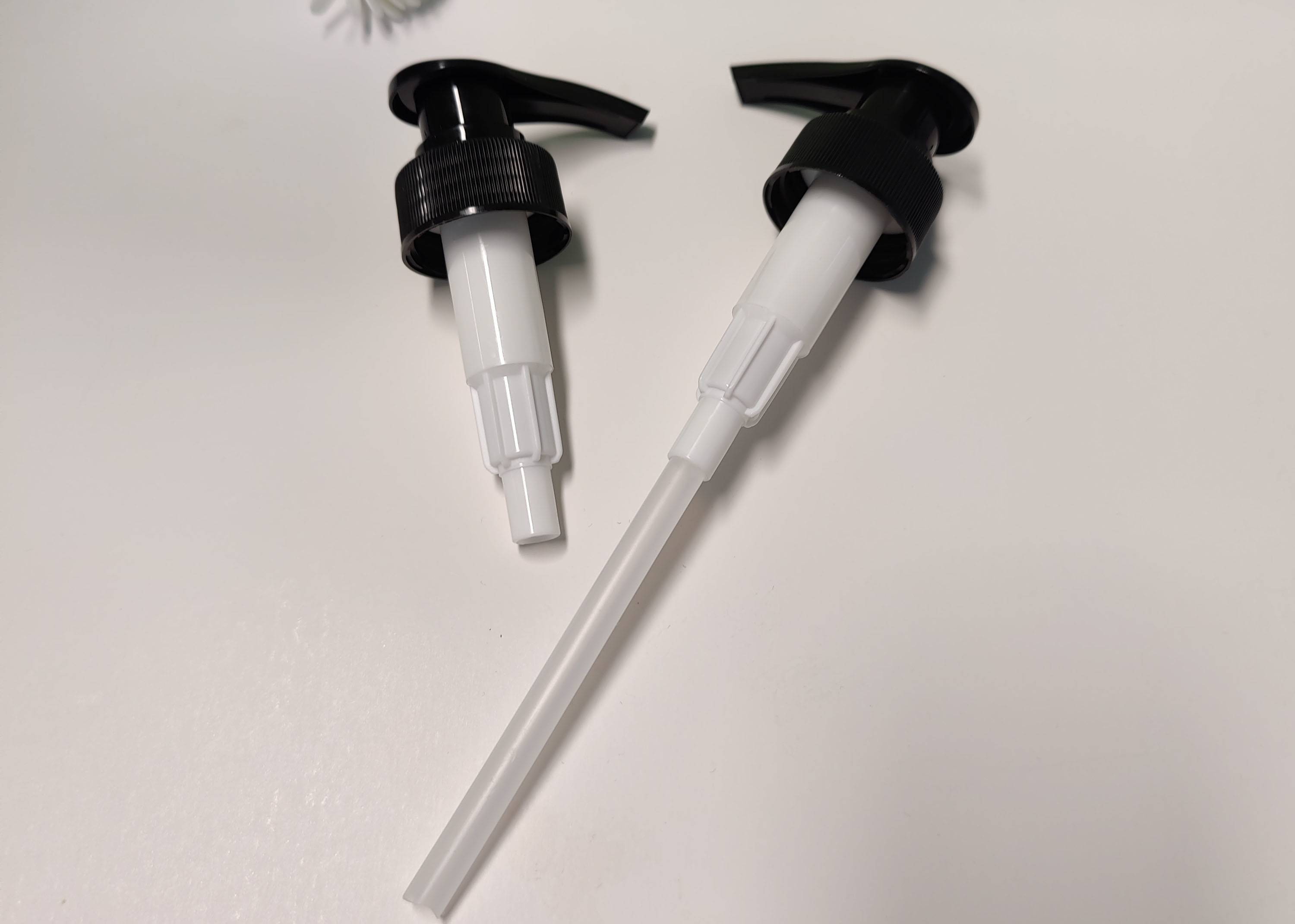 33 Mm Pp Ribbed Surface Lotion Dispenser Pump For Liquid Bottle
