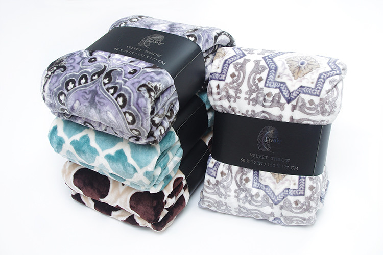 Thick Polyester Flannel Plush Blanket High Grade Offset Printing For Cold Season