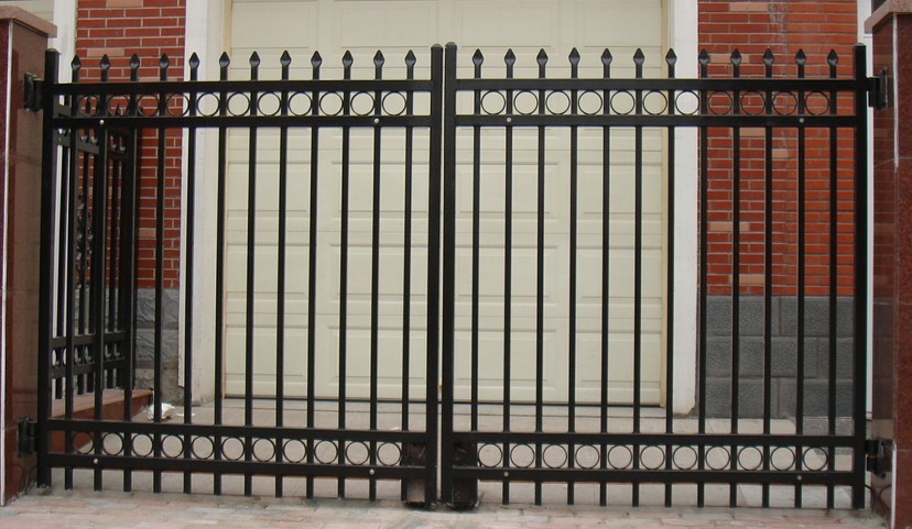 Outdoor / Indoor Wrought Iron Railing Courtyard Fence Black Finish Painting