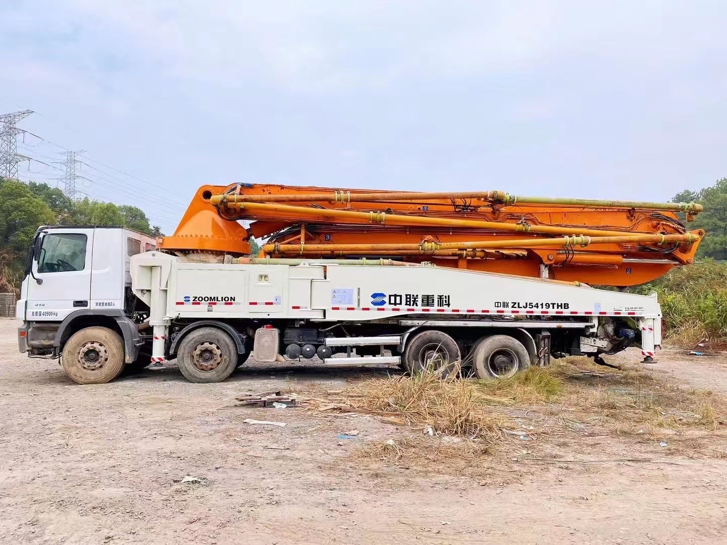 Zoomlion 56m Small Concrete Pump Truck Truck Mounted Boom Pump Remanufactured