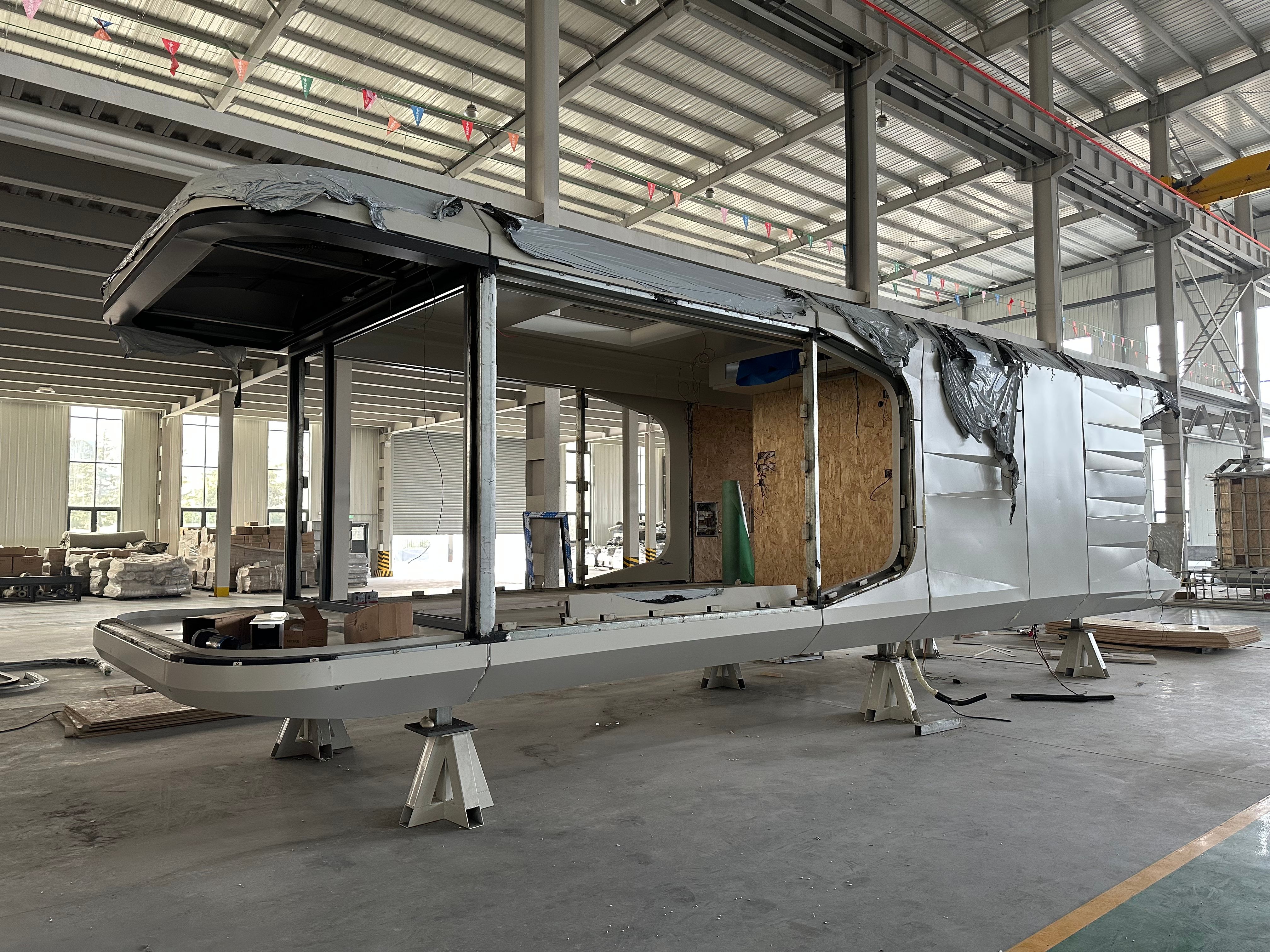 Sandwich Panel Outdoor Luxury Space Capsule House with Customized Color Prefab Modular Houses
