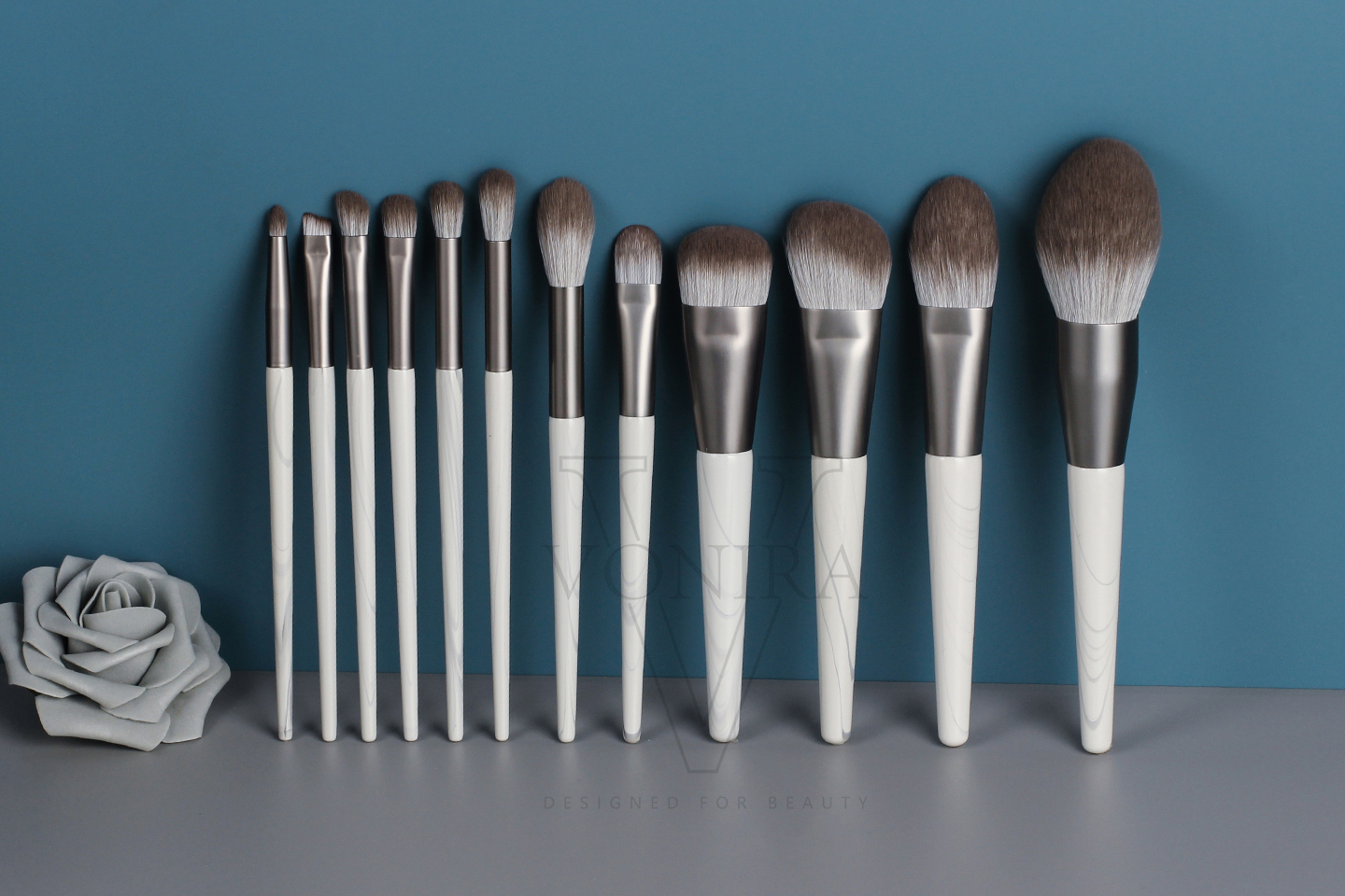 Vonira New Arrival Biodegradable Corn fiber Makeup Powder Brush With Grey Aluminum Ferrule Eco Freindly Wooden Handle