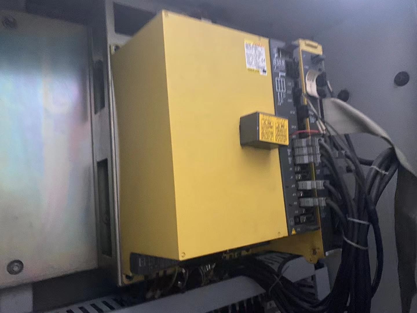 24T Arm Type ATC CNC Milling Center Second Hand 7.5Kw Servo Motor Spindle BT40
