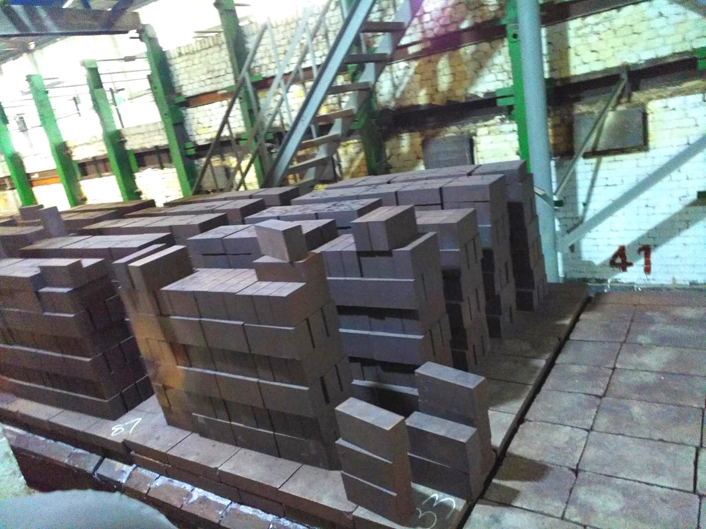 Electrofused Magnesia Refractory Bricks Semi Recombined For Steel Smelting