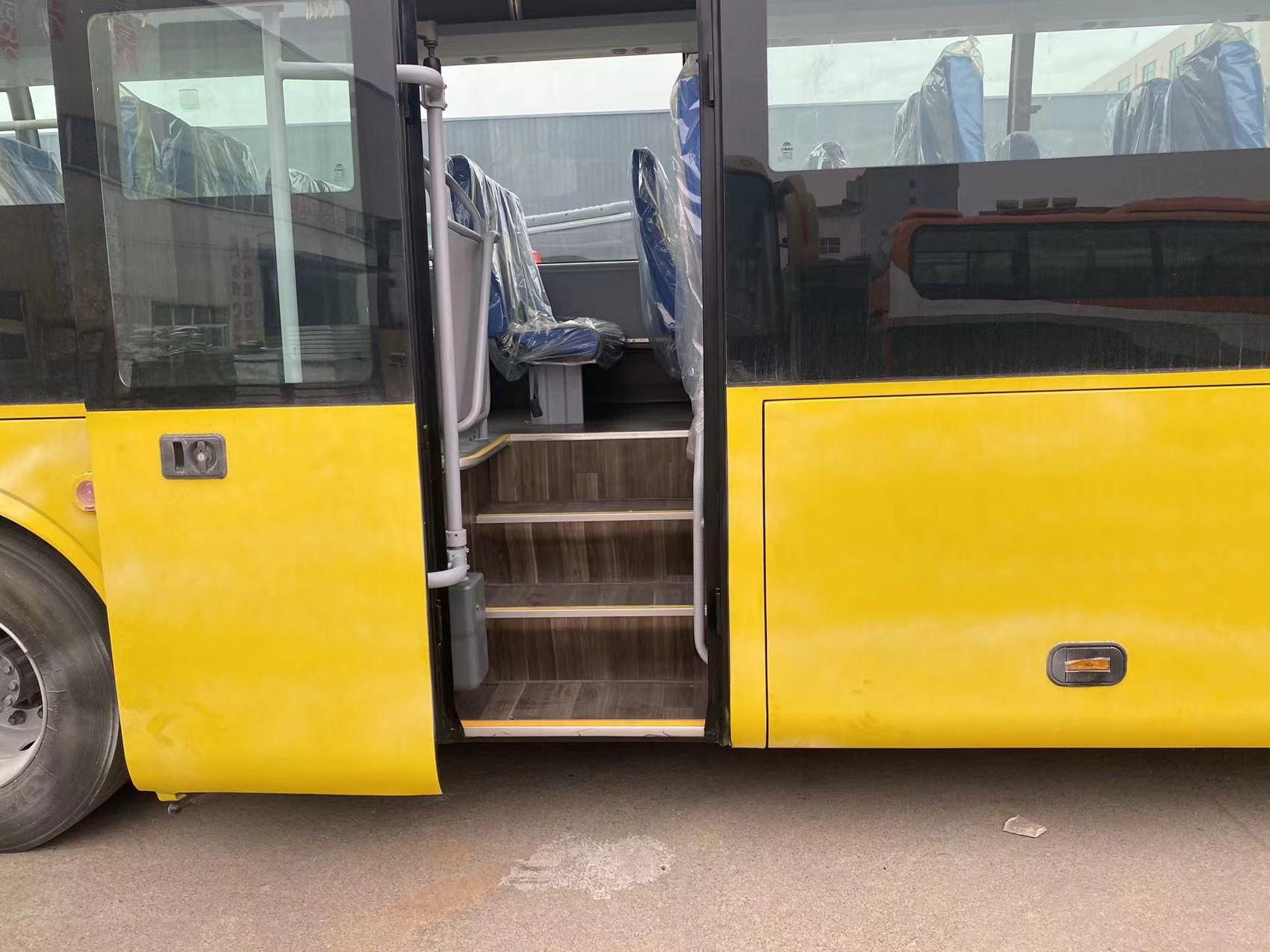 70 Seater Diesel Fuel Type Passenger Coach Bus Used Youtong Bus with Luxury Features