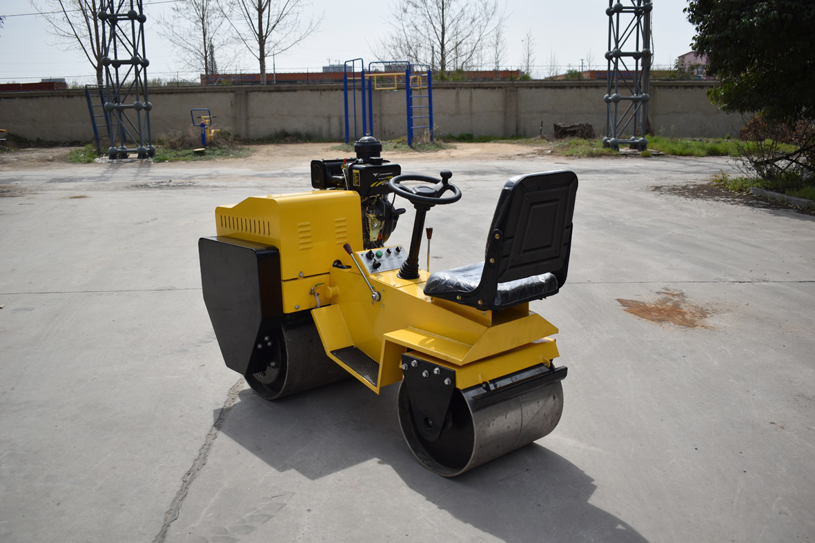 5km/H 5L Oil Tank 7HP 1T Vibratory Road Roller