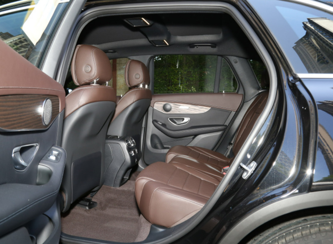 Mercedes-Benz restyled 2 GLC 260L 4MATIC luxury version 5 Door 5 seats Medium SUV