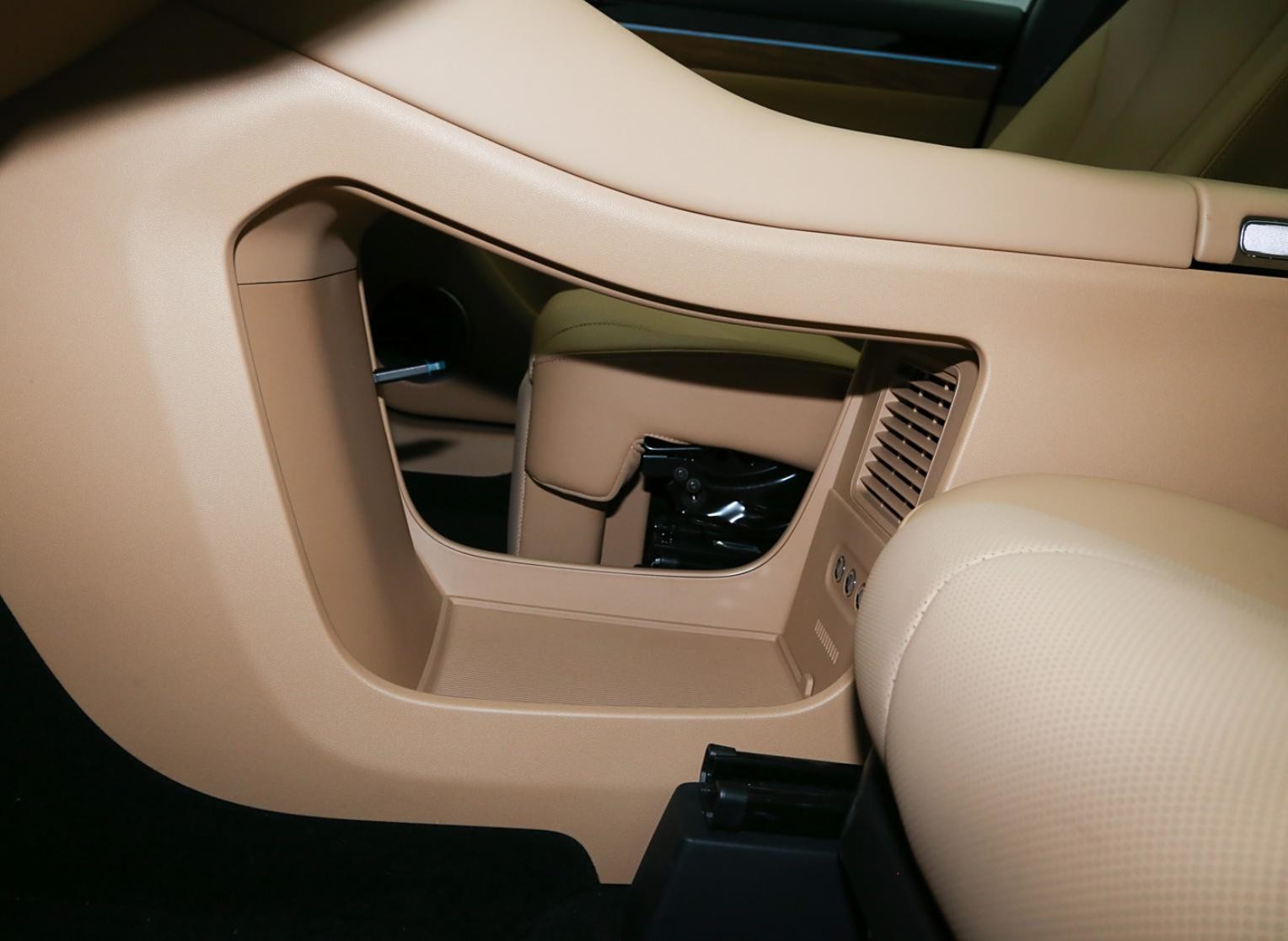 AWD Driving Type Electric Limousine Electric Car LUXCEED R7 with Pure Electric Energy Type