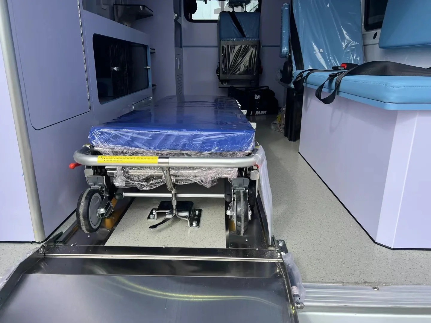 FORD High Roof Ambulance Multi-Function Monitoring Ambulance