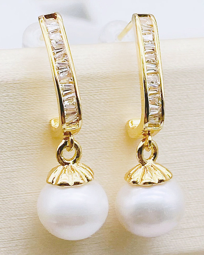 Elegant Earring for Women Gold Color with Big Round Pearl Earring Classic Jewelry Valentine's Day Gift Pearl Earring