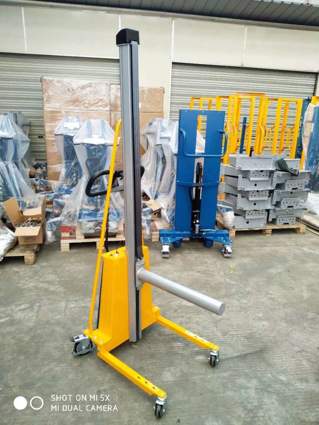 Battery Powered Electric Office Work Positioner Lift Truck 330 Lb 220 Lb Capacity For Warehouse