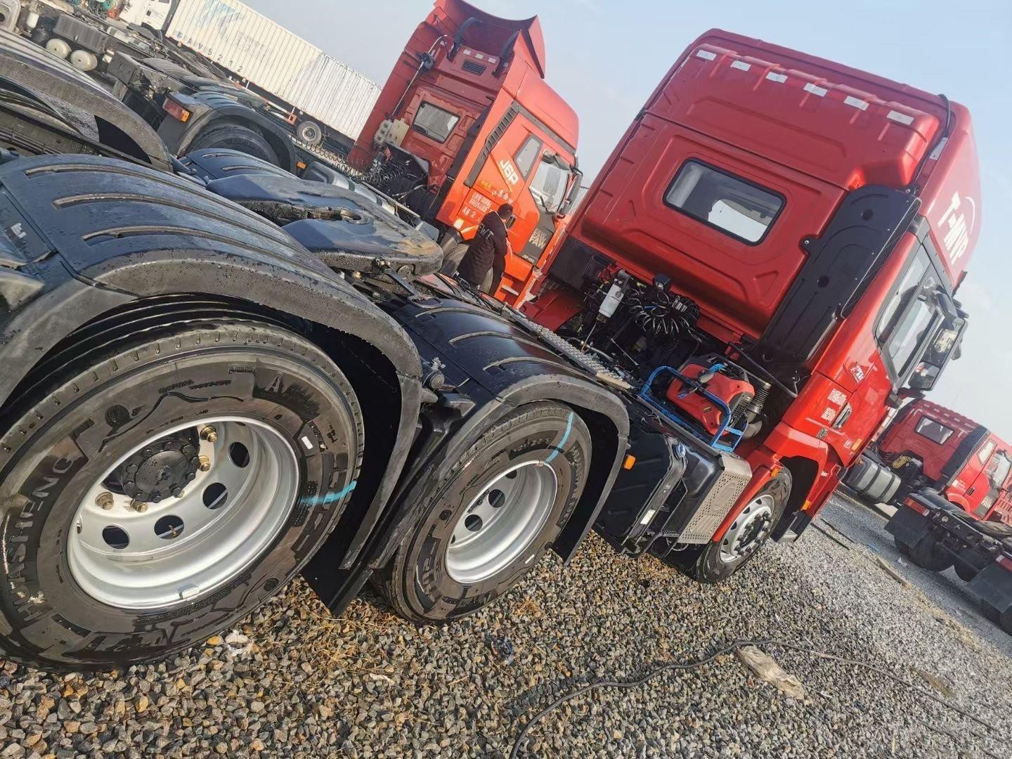 Used Tractor Trucks Shacman X3000 10 wheeler tractor head truck for sale Heavy duty tractor