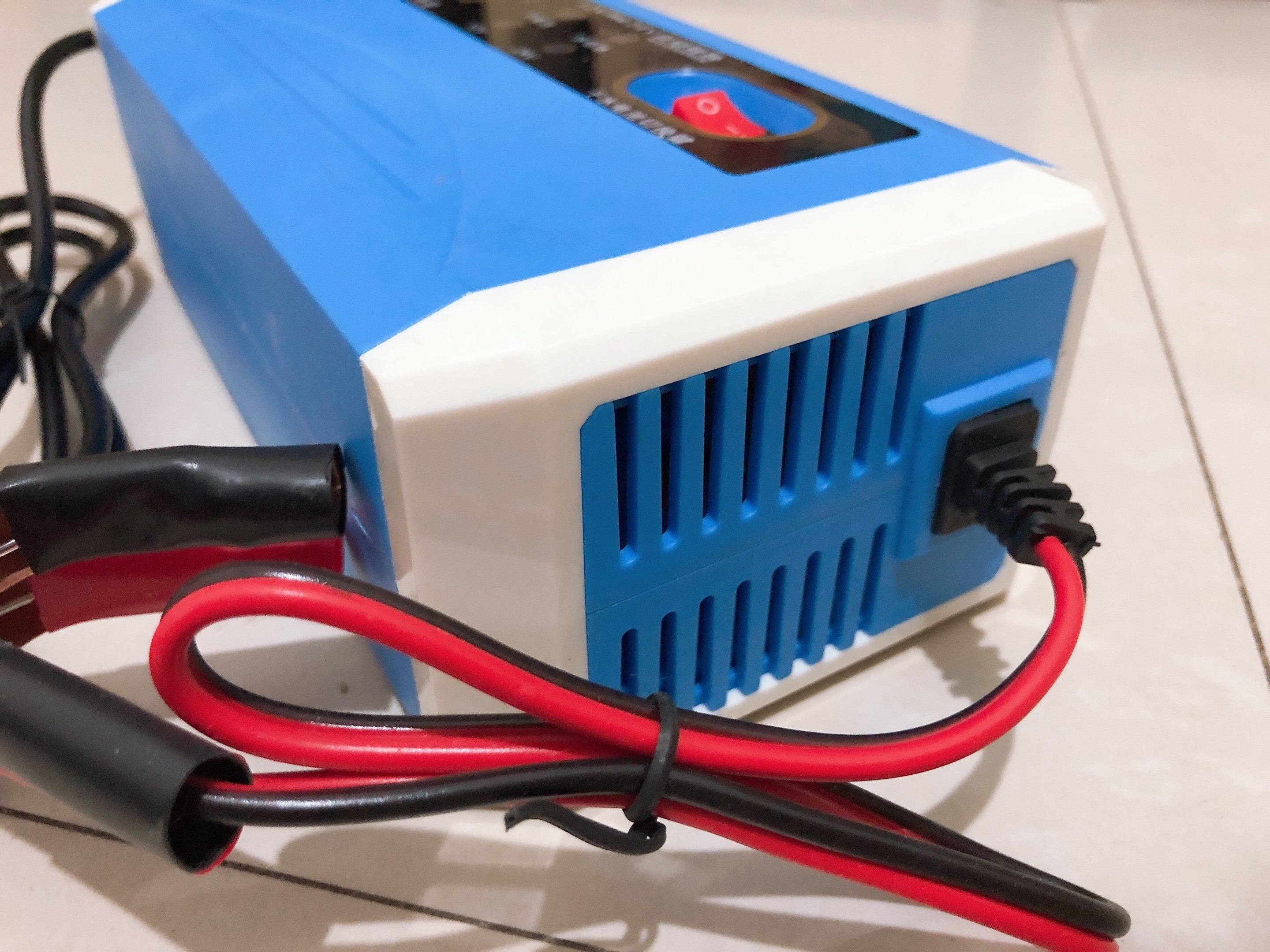 Motorcycle Truck 12V 10A Car Battery Charger Heat Dissipation