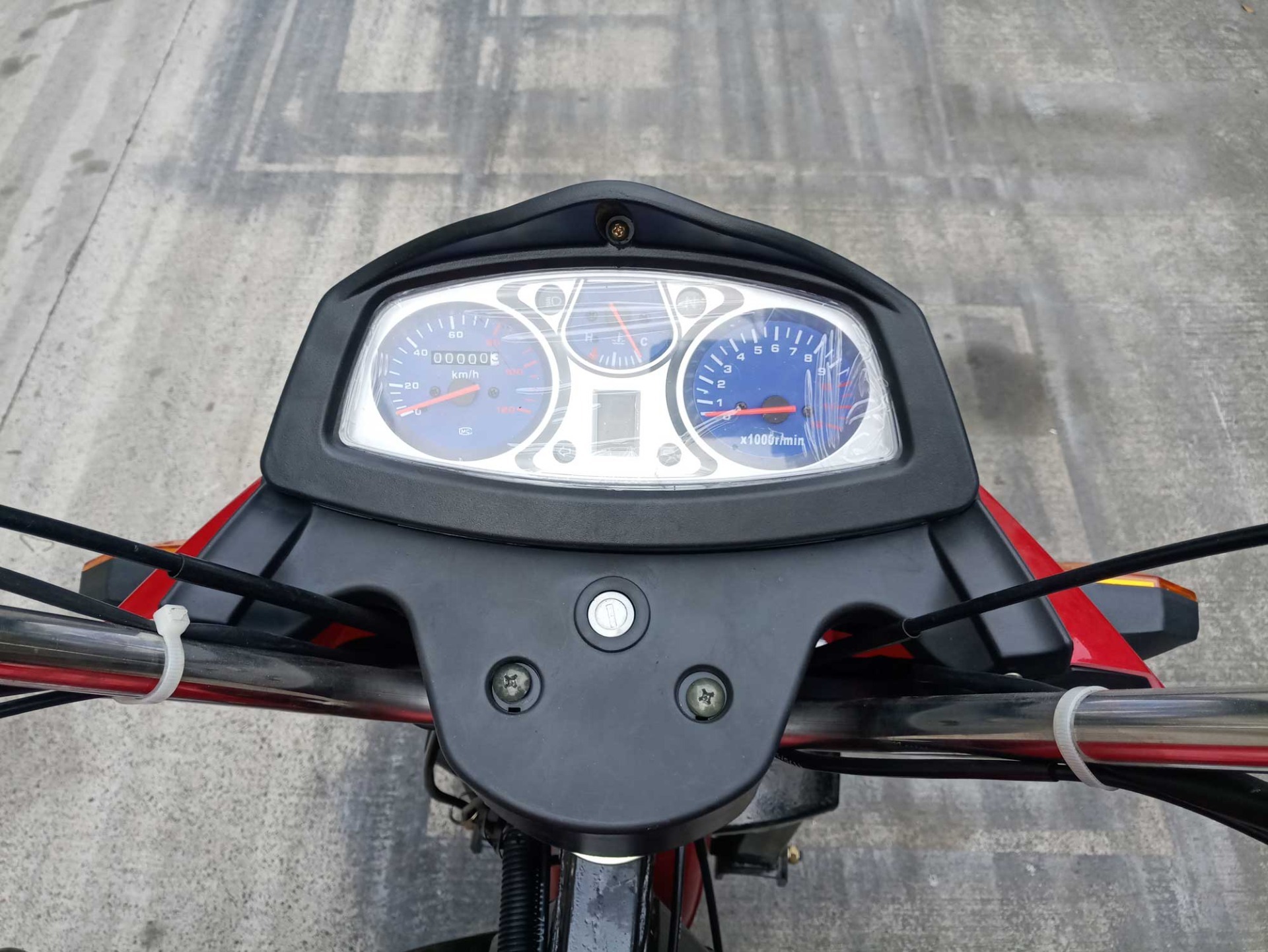 300cc Heavy Duty Cargo Tricycle with 5 Wheels and Full Floating Rear Axle