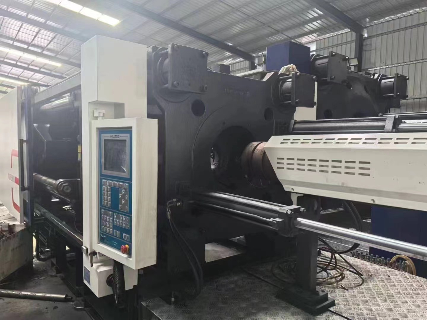 Haitian 450 Tons Used Plastics Injection Molding Machine with 40mm Screw Diameter